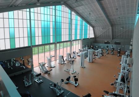 Pista indoor del campus de Barredo en Mieres.jpeg