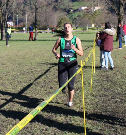 Imagen Mariam Benkert conquista el cetro regional de campo a través